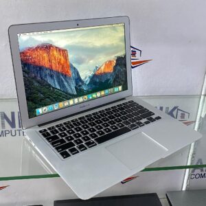 2015 MacBook 256gb ssd 8gb ram 13inches Corei5